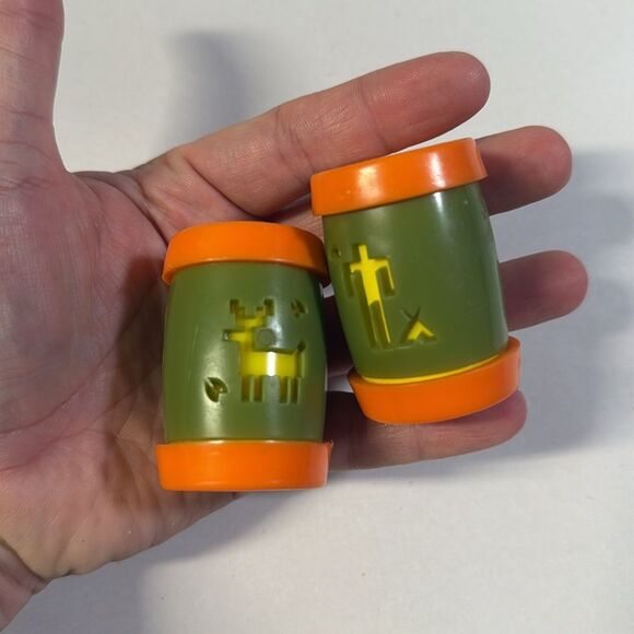 Vintage St Labre Indian Salt and Pepper Shakers Plastic Orange Green Deer - Picture 4 of 5